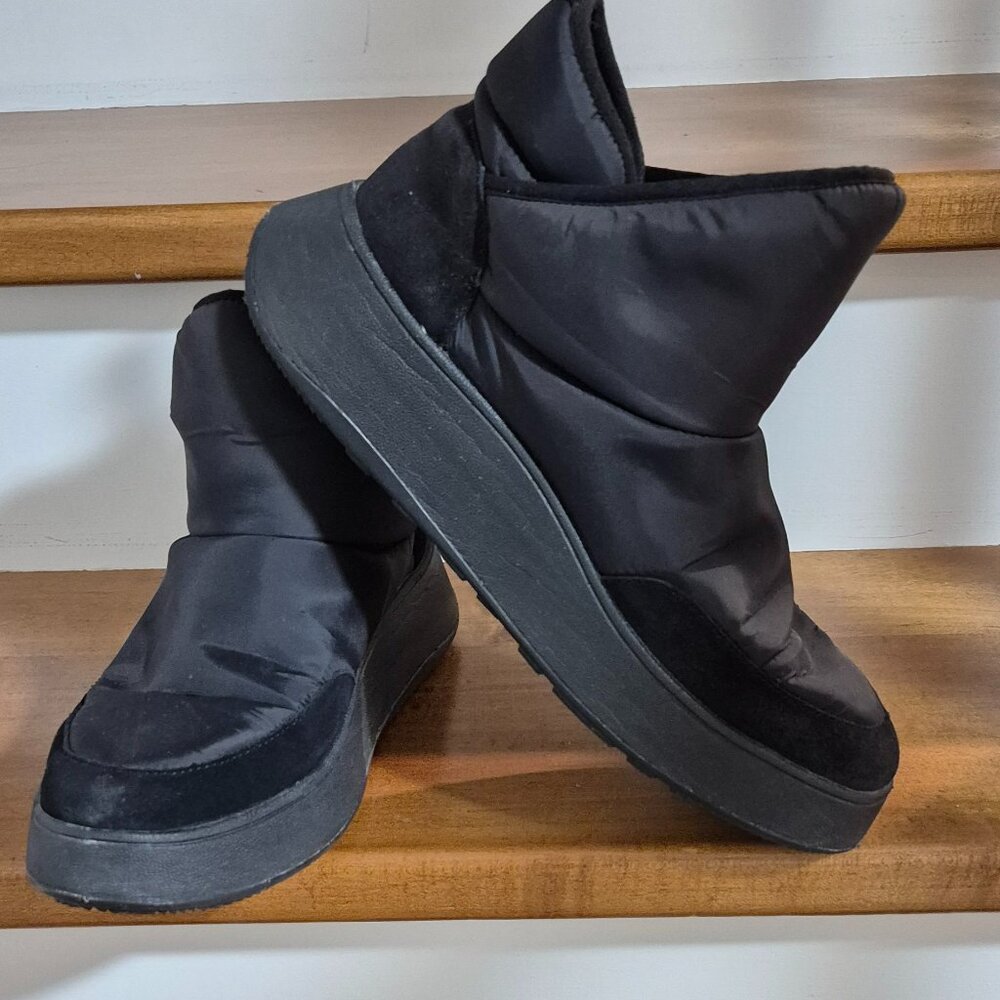 FITFLOP PUFF BOOTIES - Size 8.5 US.